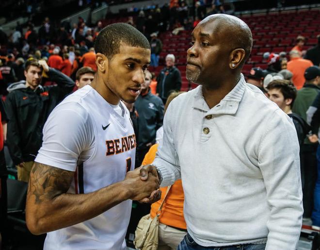 手同场竞技 手同场竞技