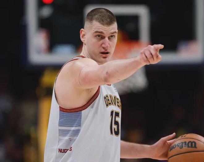 反倒显得不 反倒显得不